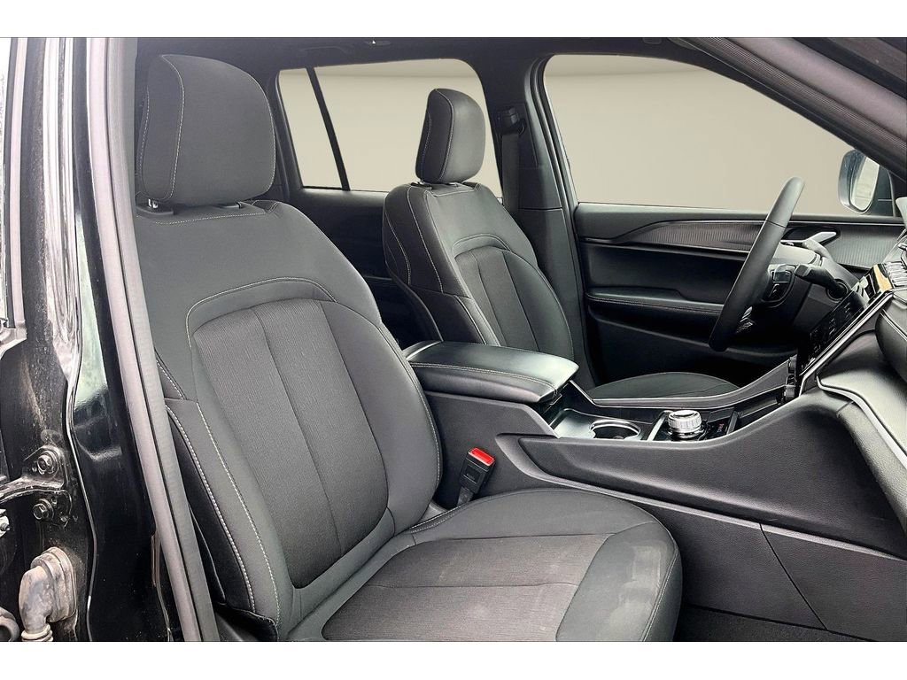 Used 2024 Jeep Grand Cherokee Laredo X w/ Luxury Tech Group I image 8