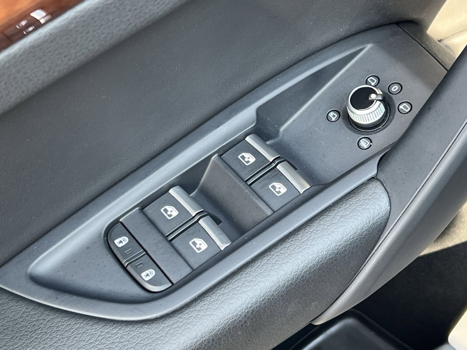 Used 2023 Audi Q5 2.0T Premium w/ Convenience Package image 13