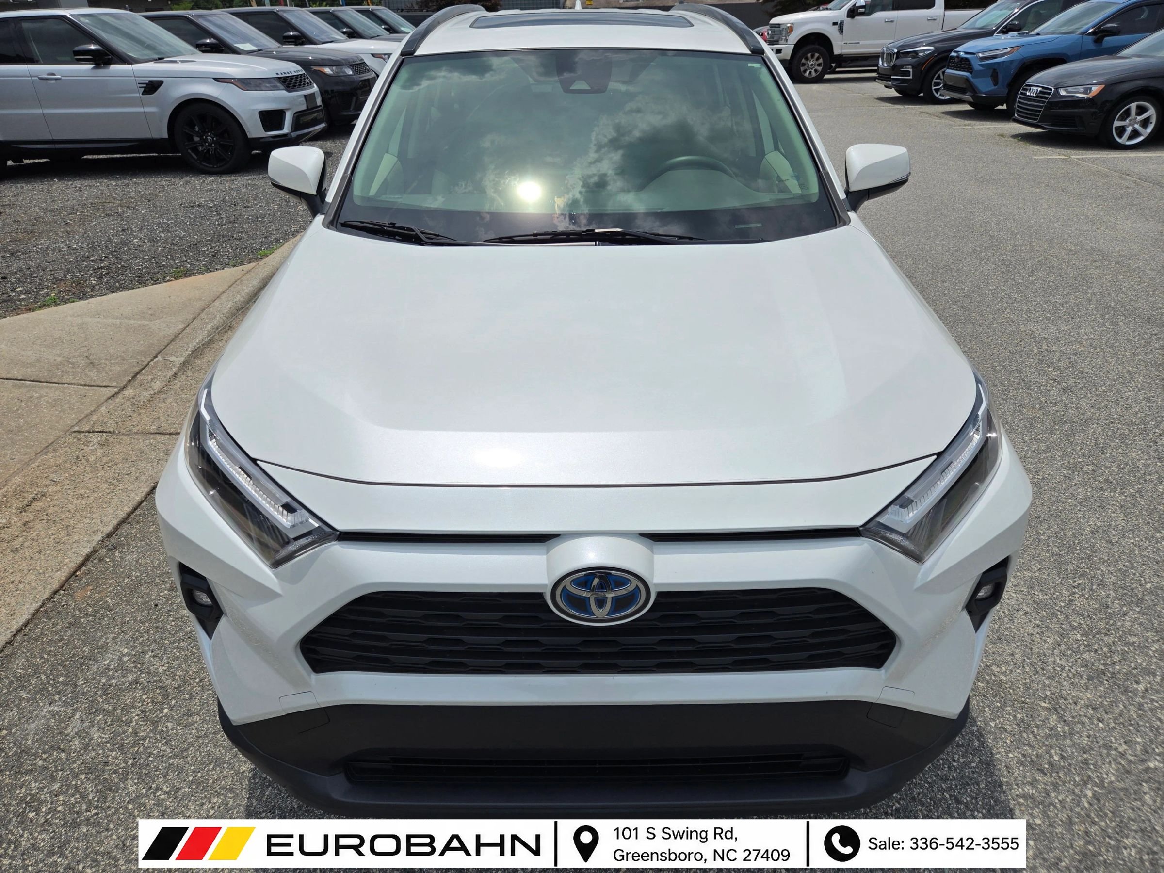 Used 2022 Toyota RAV4 XLE Premium AWD/4WD image 28