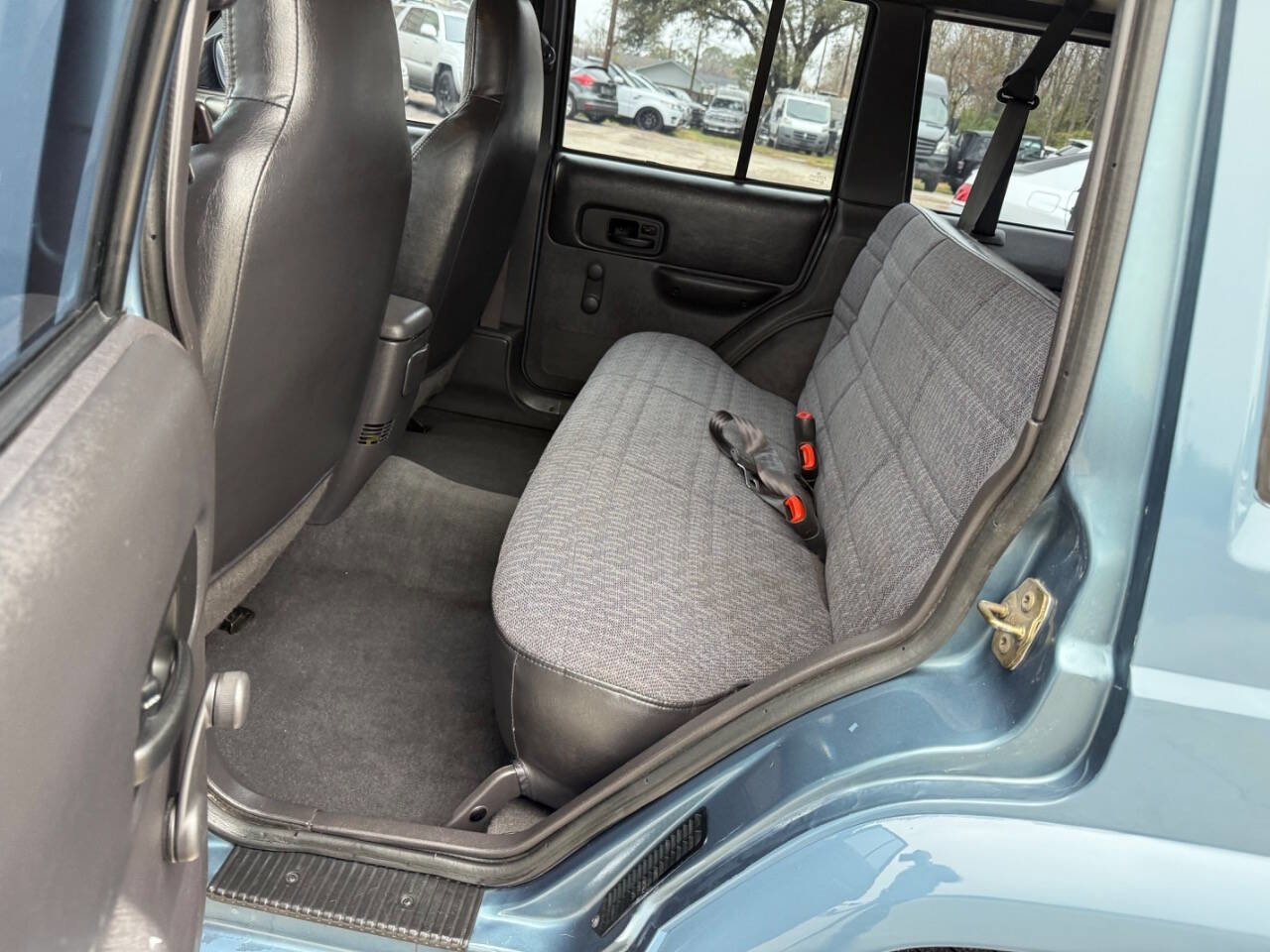 Used 1999 Jeep Cherokee SE image 24