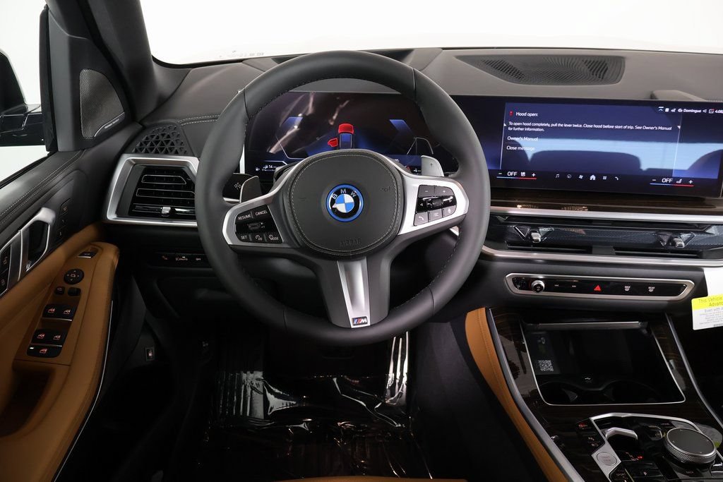 Used 2026 BMW X5 xDrive50e w/ M Sport Package AWD/4WD image 3