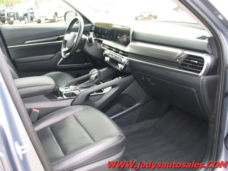 Used 2025 Kia Telluride S AWD/4WD image 29