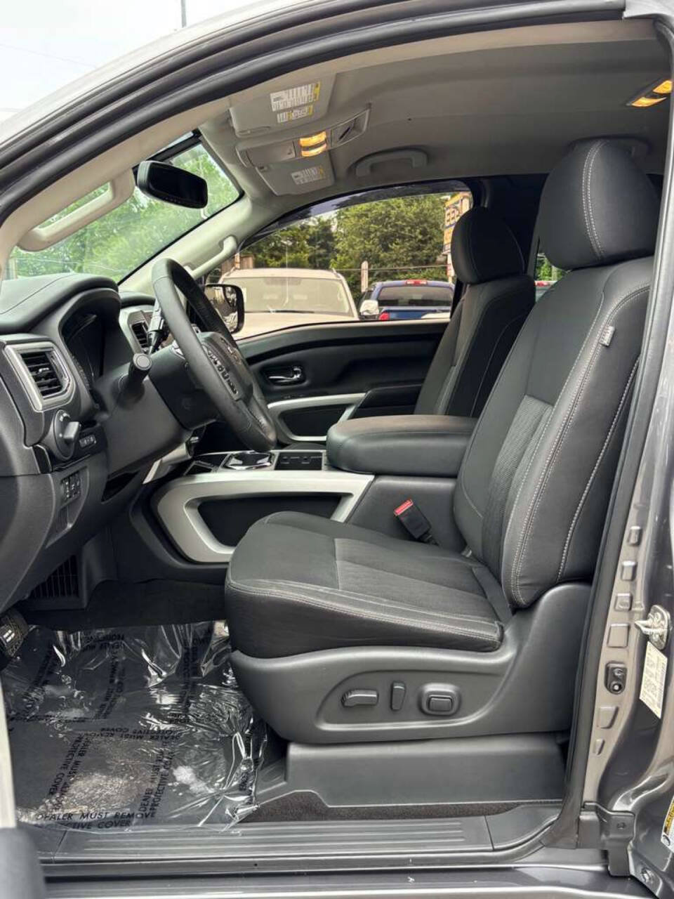 Used 2019 Nissan Titan SV w/ SV Convenience Package AWD/4WD image 10