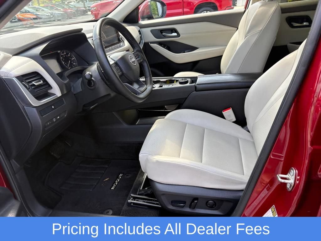 Used 2025 Nissan Rogue SV w/ SV Premium Package AWD/4WD image 17