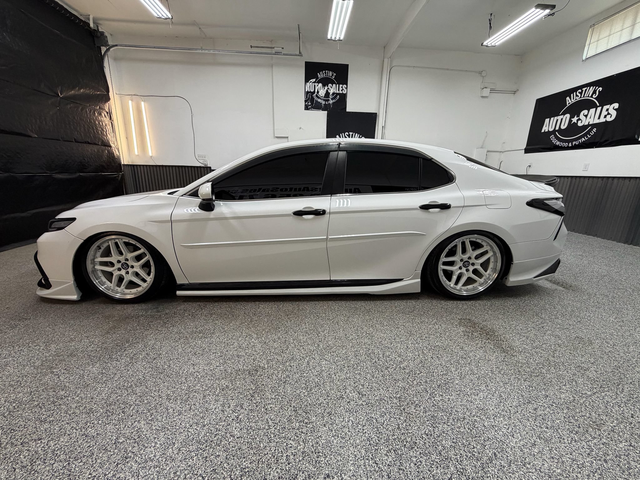 Used 2021 Toyota Camry SE w/ Carpet Mat Package (TMS) FWD image 5
