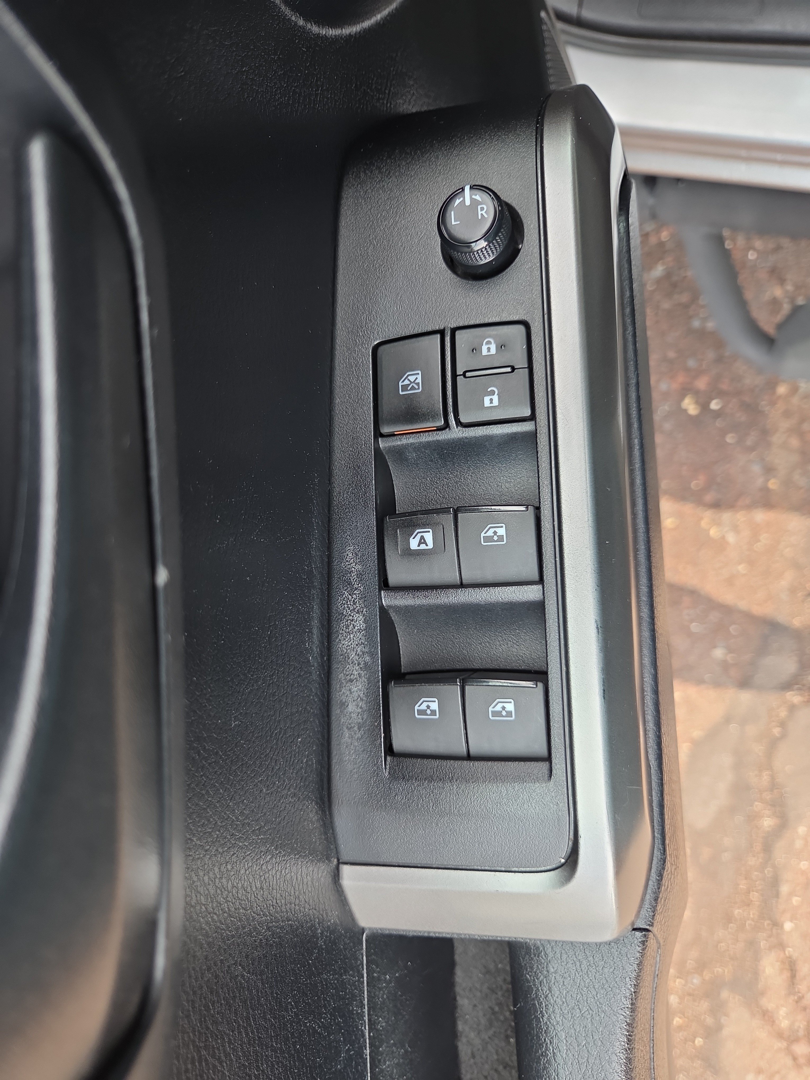 Used 2019 Toyota Tacoma SR5 AWD/4WD image 29