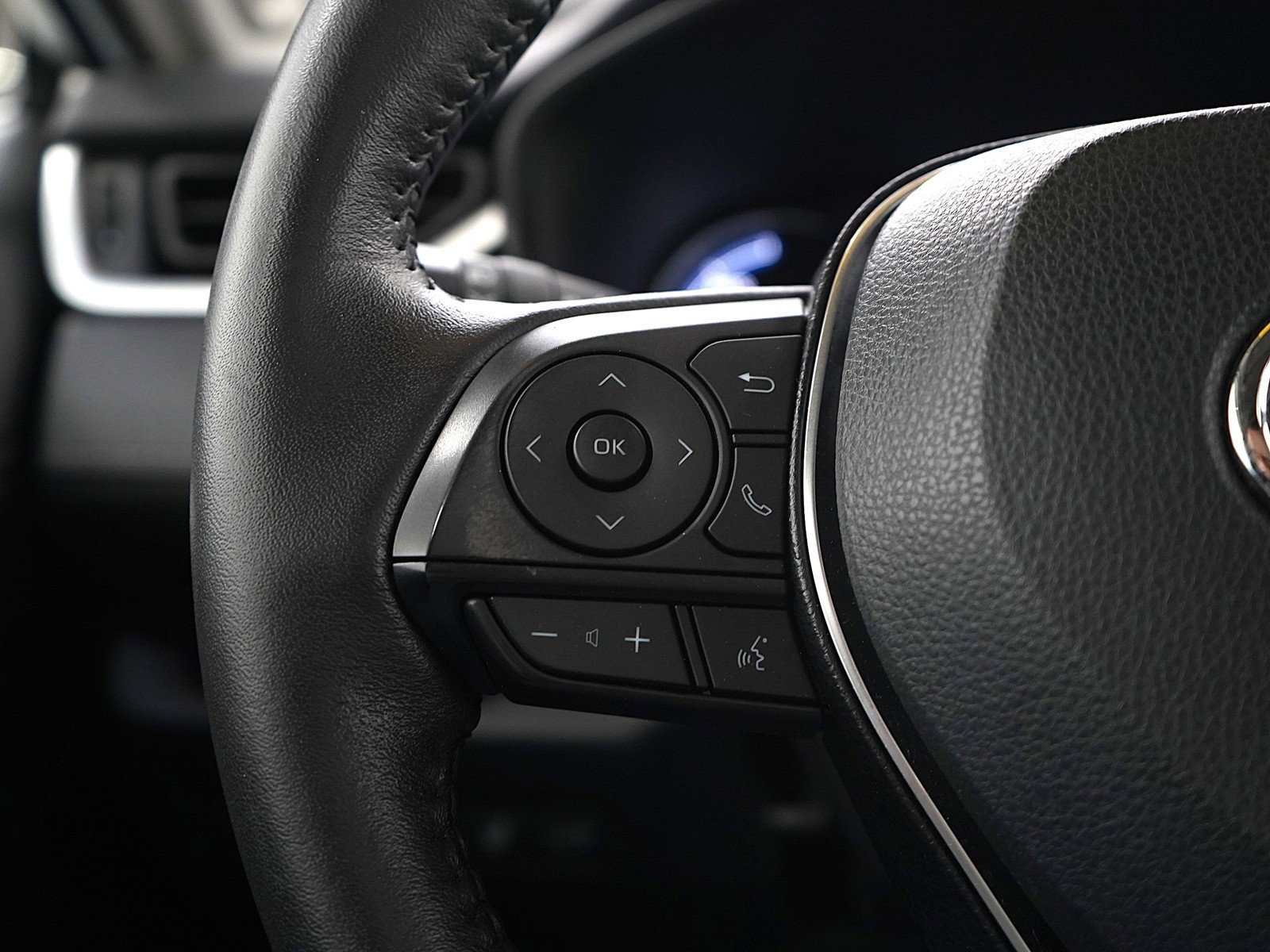 Used 2020 Toyota RAV4 Limited image 25