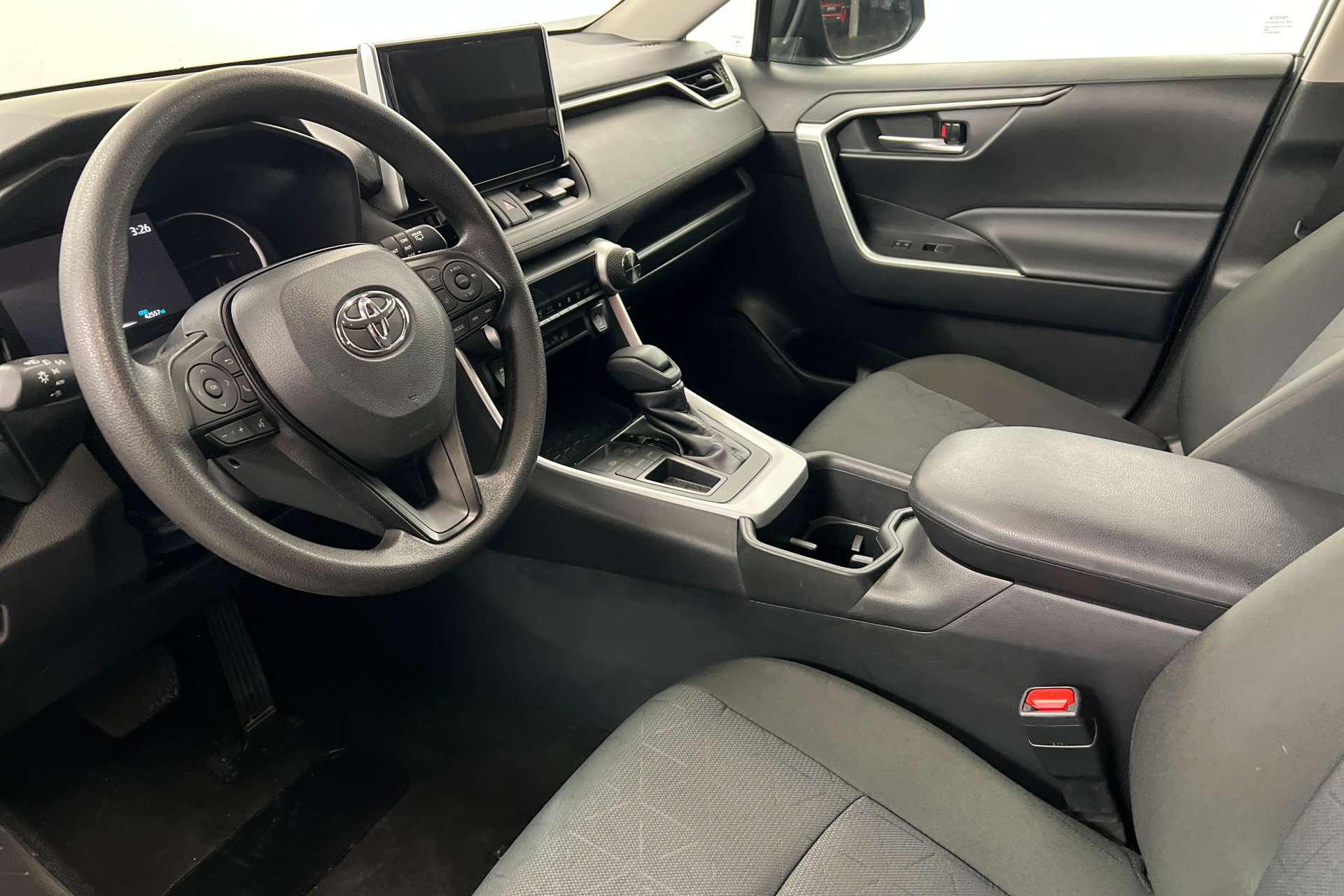 Used 2025 Toyota RAV4 XLE FWD image 16