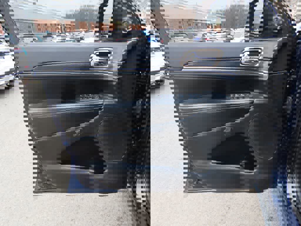 Used 2014 Jeep Grand Cherokee Limited image 17