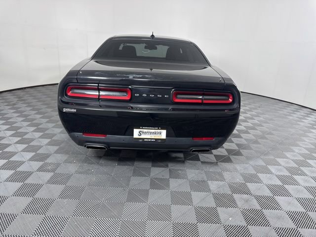 Used 2016 Dodge Challenger SXT w/ Driver Convenience Group RWD image 4
