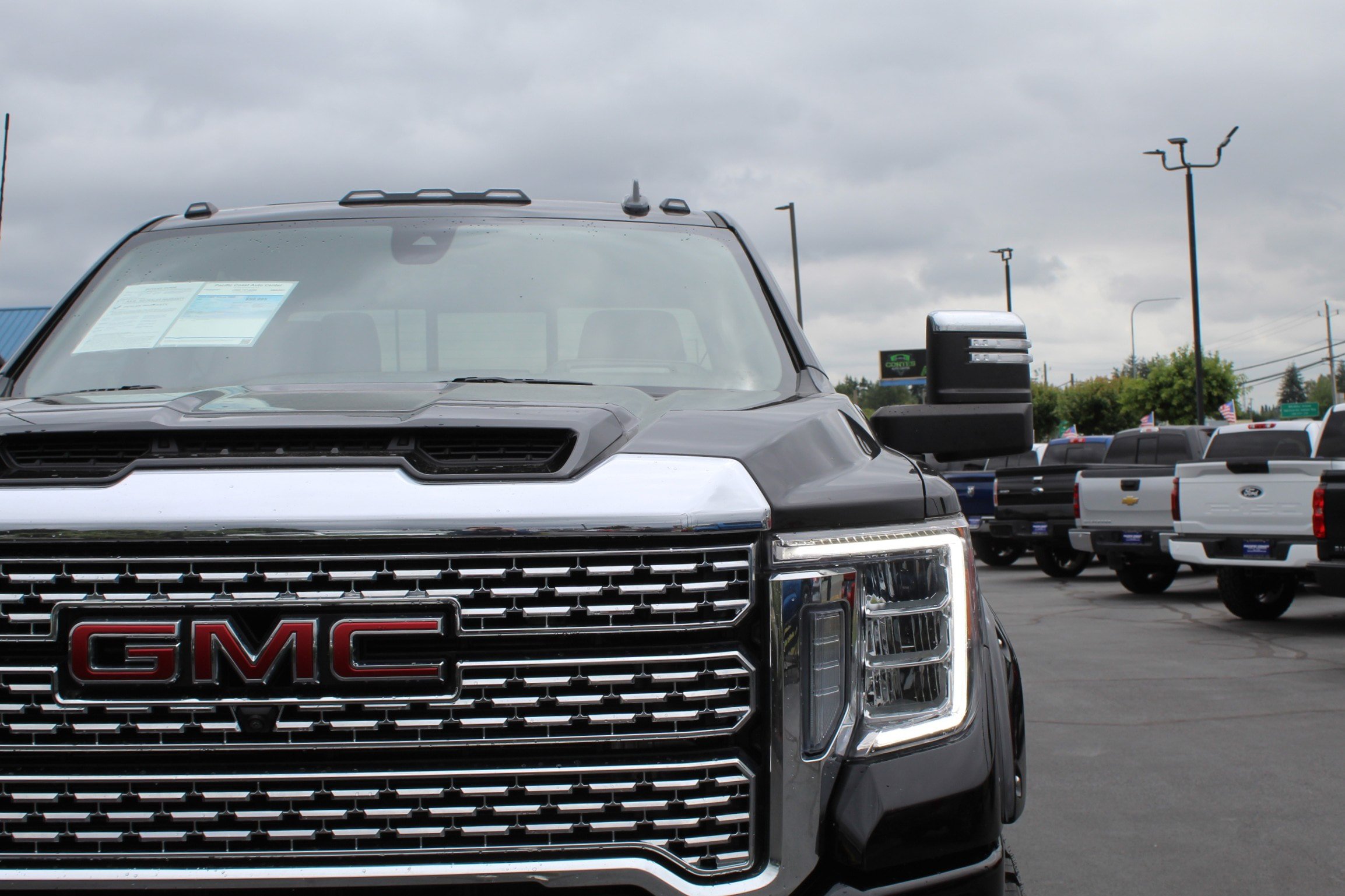 Used 2022 GMC Sierra 3500 Denali w/ Denali Ultimate Package AWD/4WD image 11