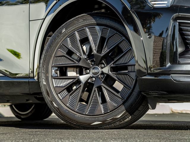 Used 2024 Audi Q8 e-tron Prestige w/ Prestige Package image 6