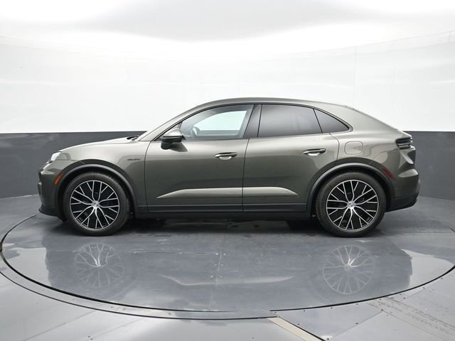 Certified 2025 Porsche Macan Electric RWD image 2