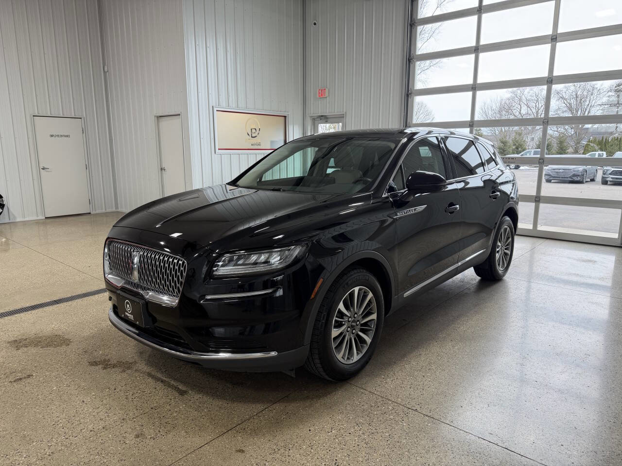 Used 2021 Lincoln Nautilus Reserve image 2
