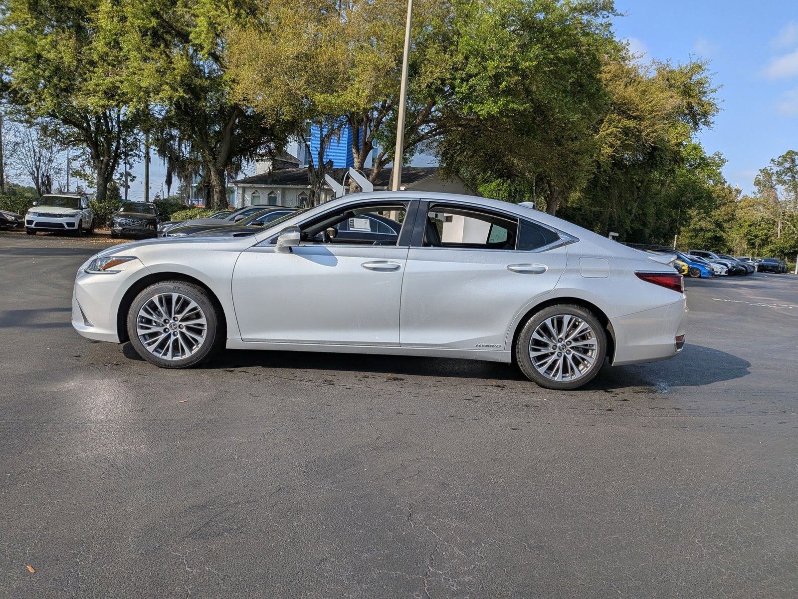 Used 2021 Lexus ES 300h w/ Premium Package image 2