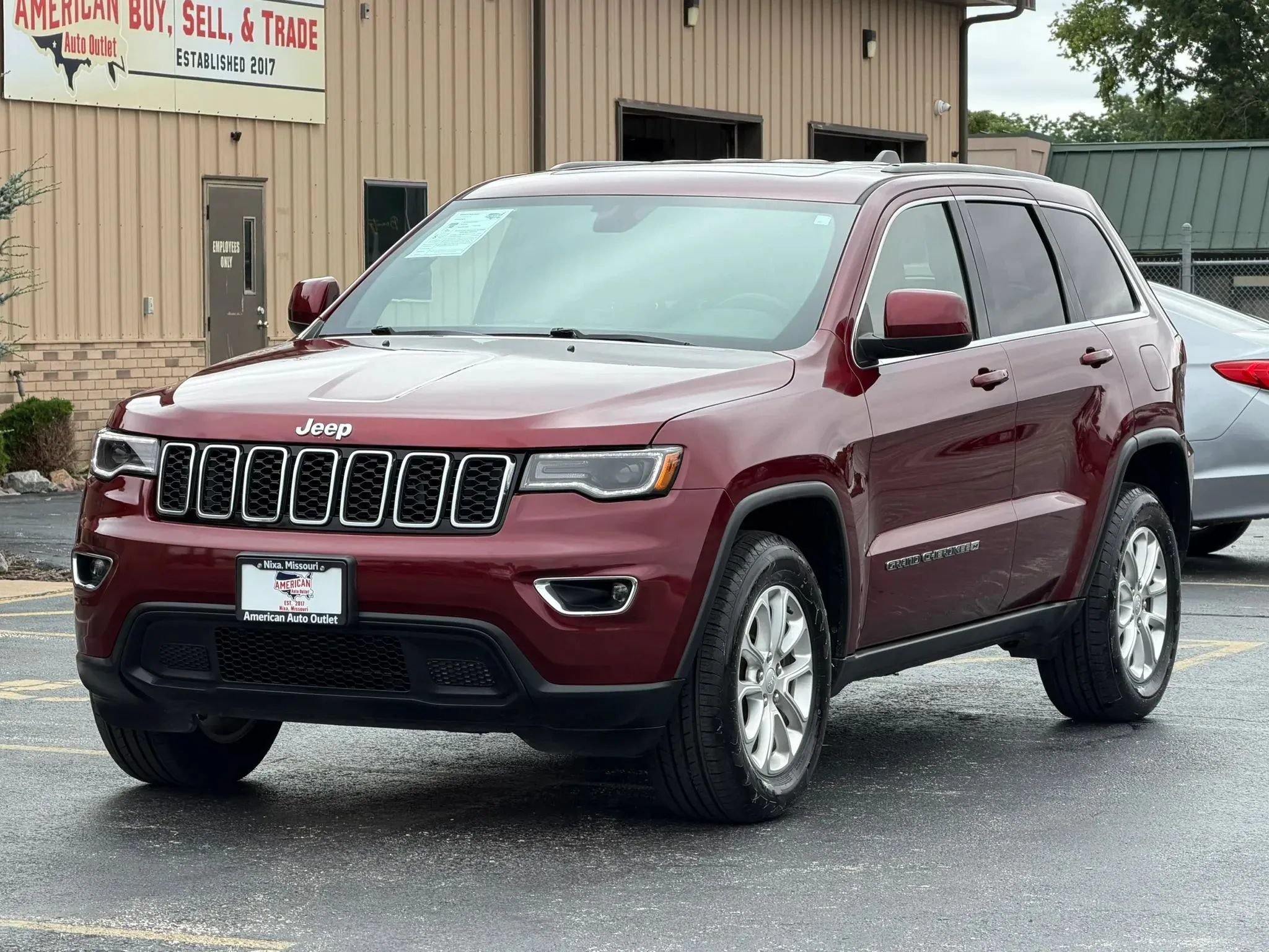 Used 2022 Jeep Grand Cherokee Laredo X AWD/4WD image 5