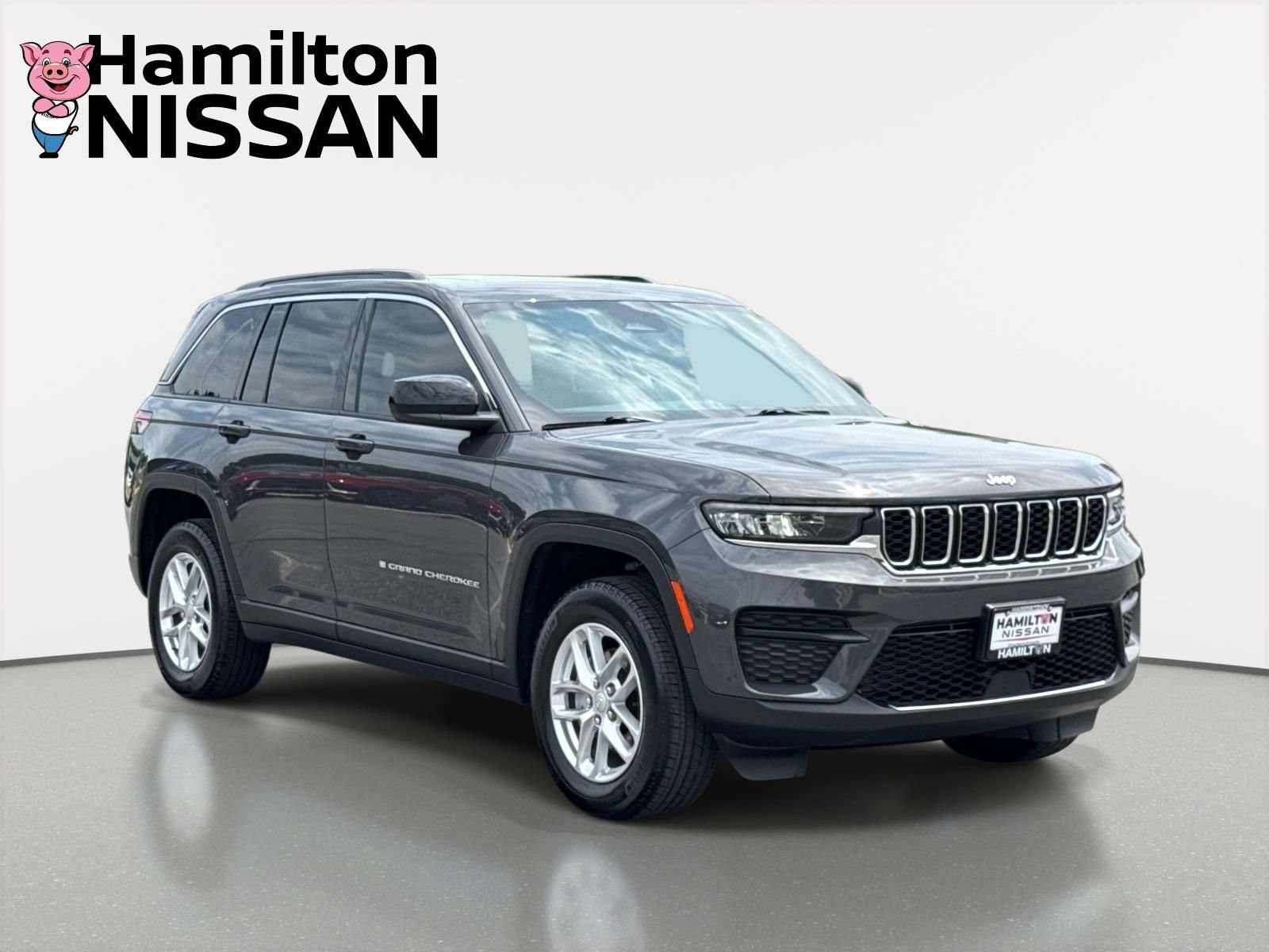 Used 2025 Jeep Grand Cherokee Laredo X w/ Luxury Tech Group I AWD/4WD image 1