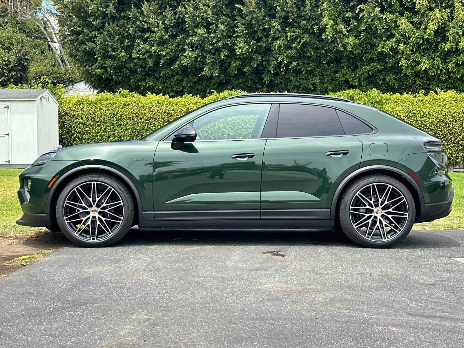 New 2026 Porsche Macan Electric RWD image 2