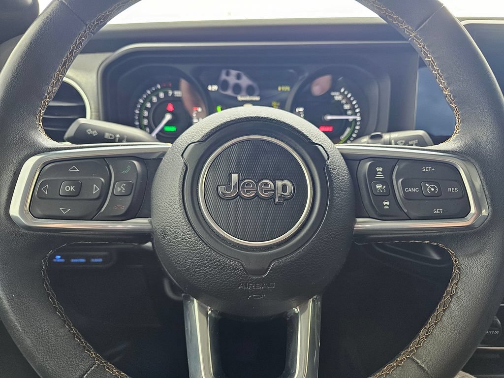 Used 2024 Jeep Wrangler Unlimited Sahara AWD/4WD image 19