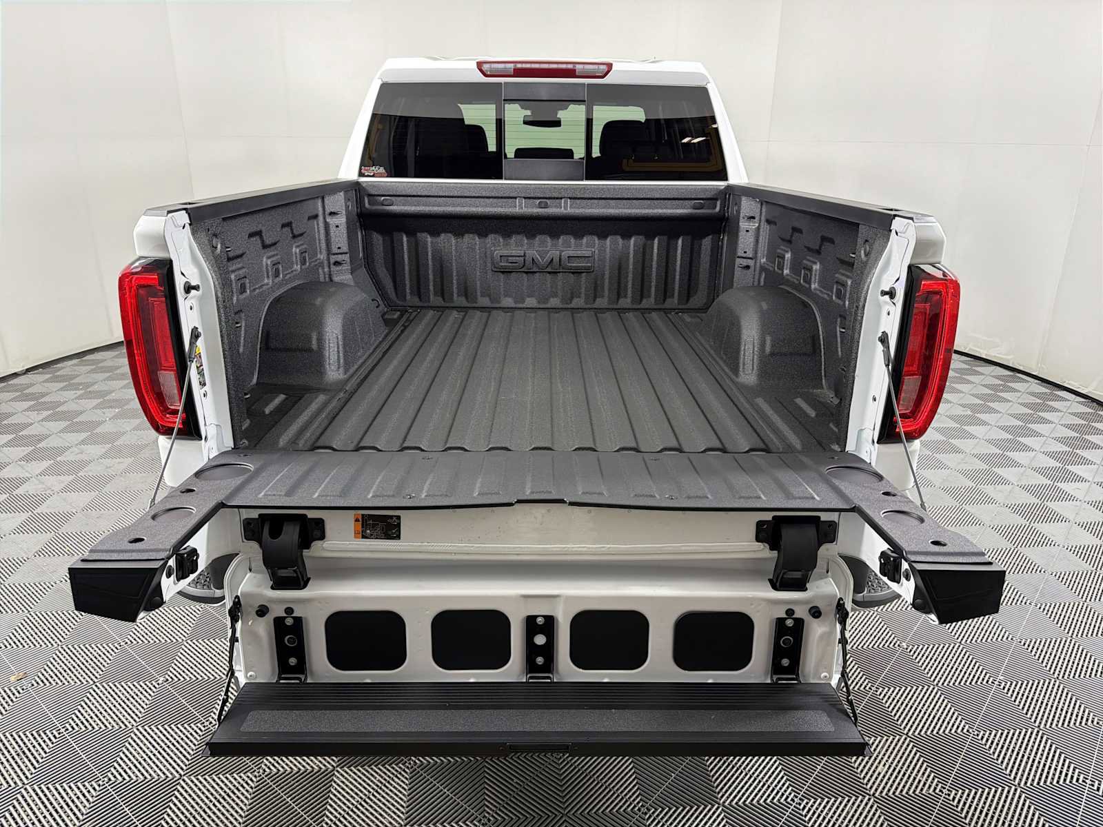 New 2026 GMC Sierra 1500 SLT w/ SLT Premium Plus Package AWD/4WD image 32