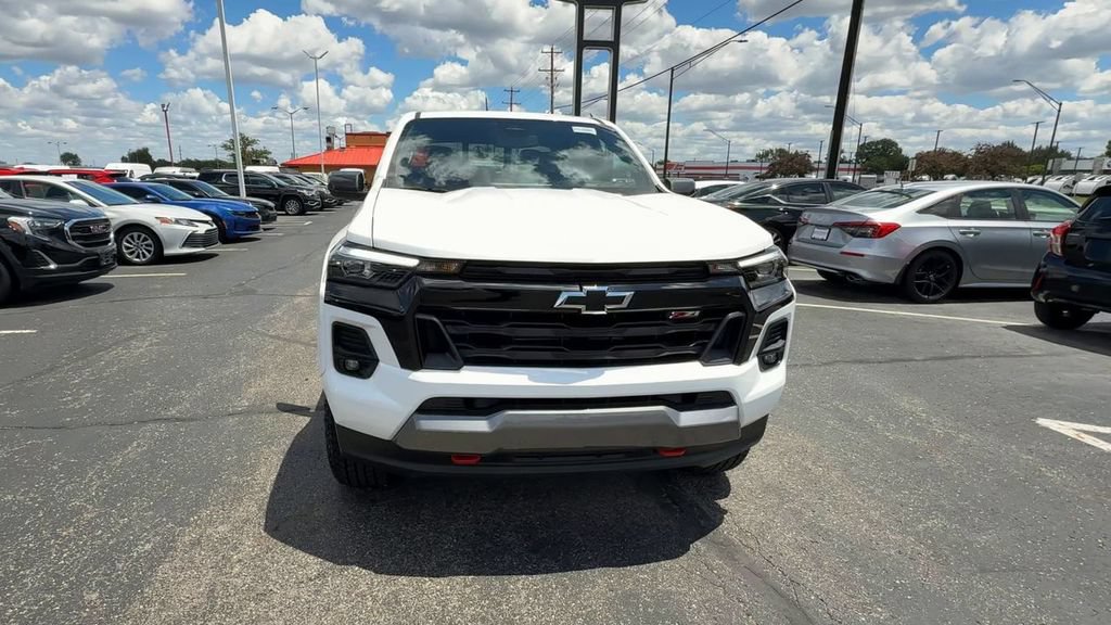 Used 2025 Chevrolet Colorado Z71 AWD/4WD image 3