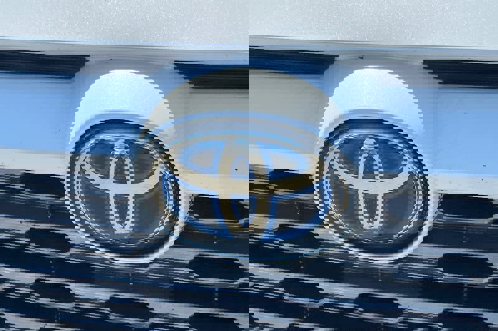 Used 2019 Toyota RAV4 XSE w/ Carpet Mat Package AWD/4WD image 13