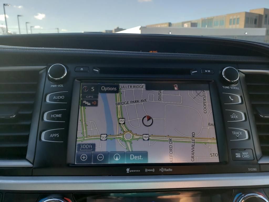 Used 2019 Toyota Highlander XLE image 24