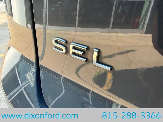 Used 2023 Volkswagen Atlas Cross Sport SEL R-Line AWD/4WD image 29