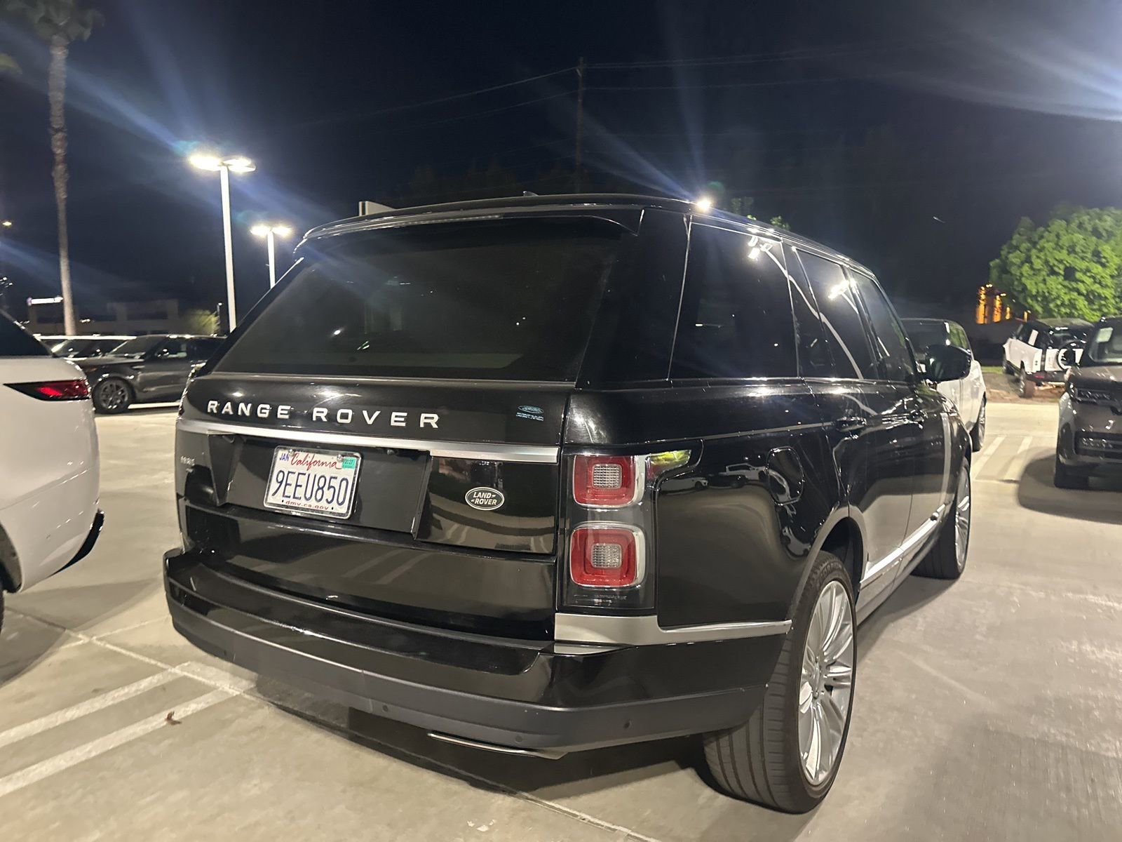 Used 2020 Land Rover Range Rover HSE image 3