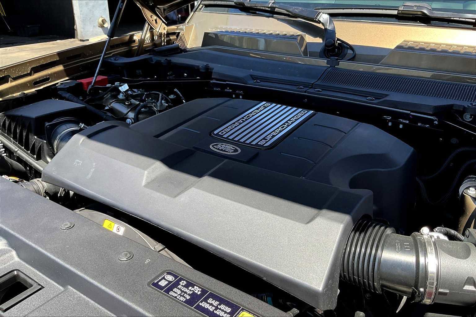 New 2025 Land Rover Defender 110 X-Dynamic SE image 32