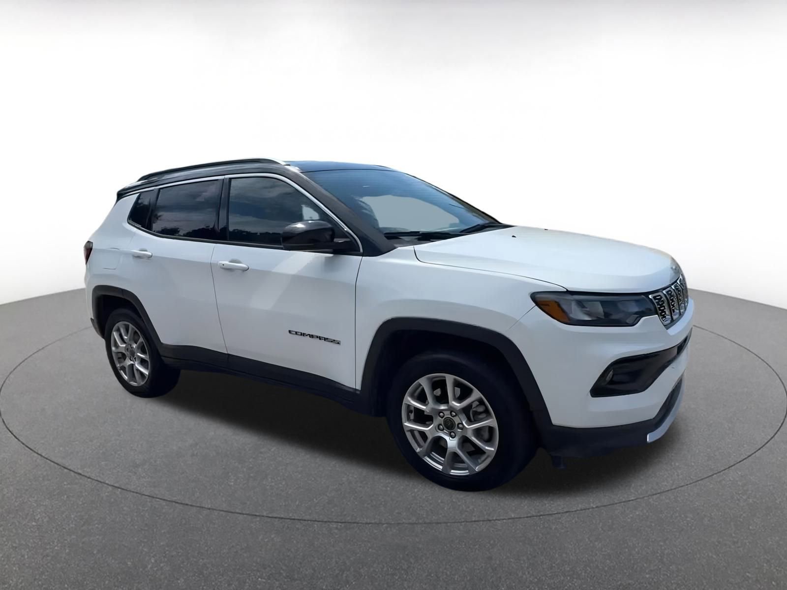 Used 2025 Jeep Compass Limited image 2