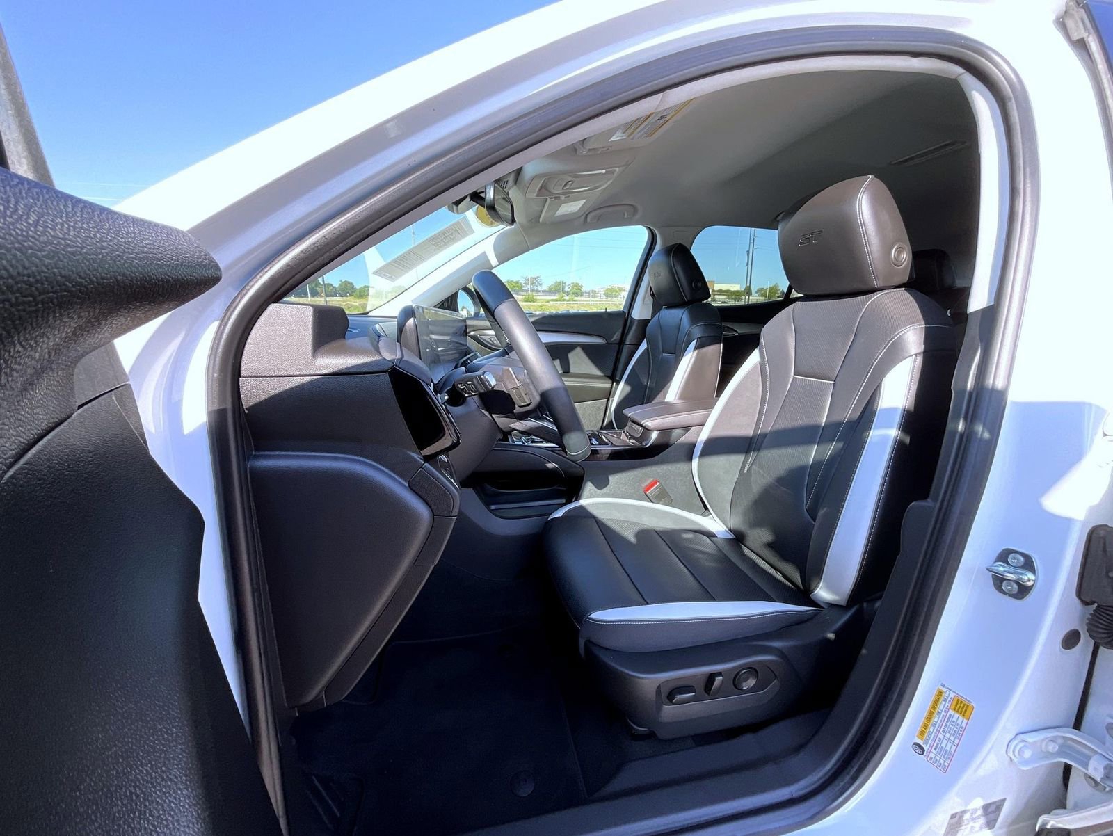 Certified 2024 Buick Envision Sport Touring AWD/4WD image 10