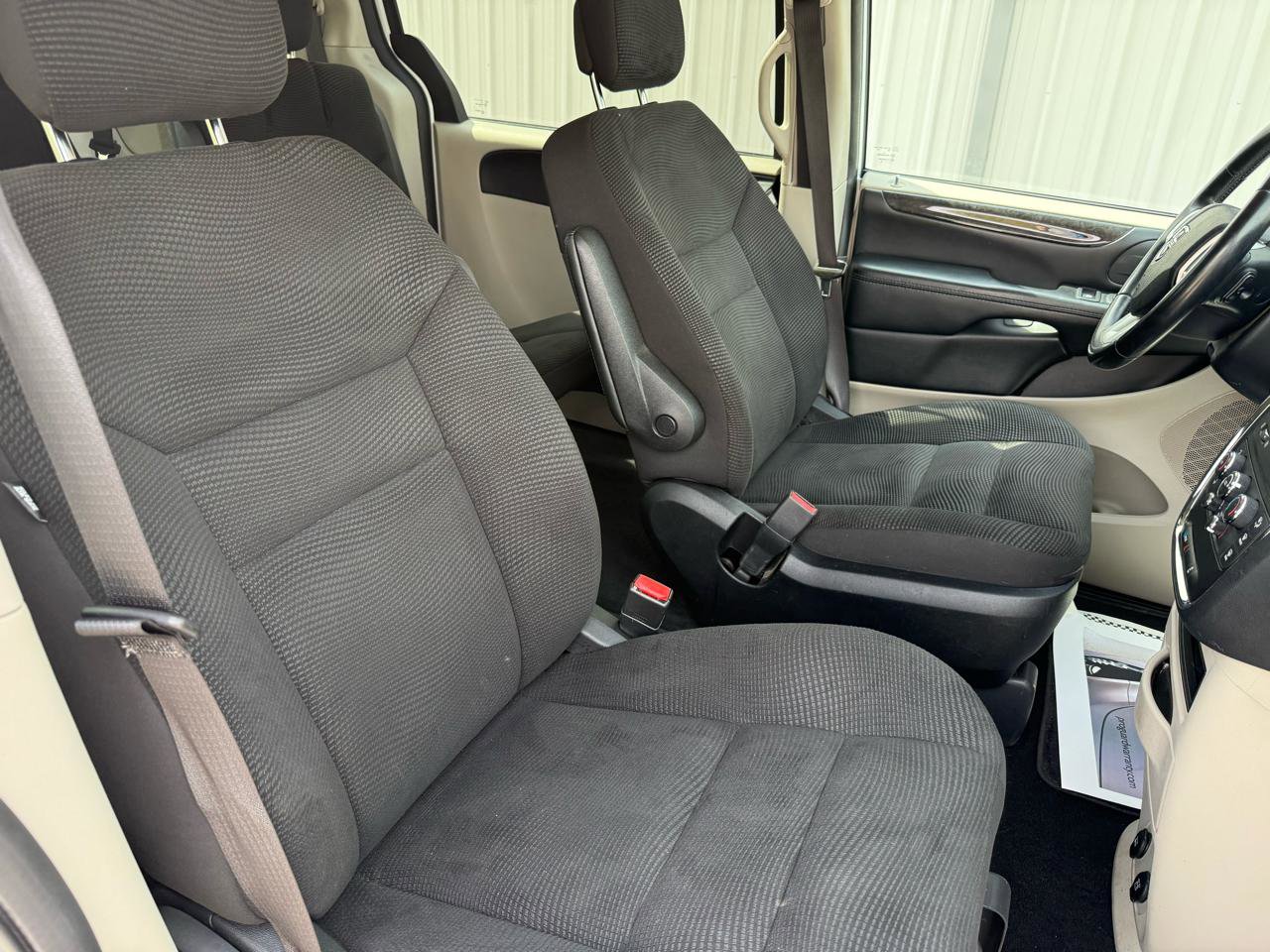 Used 2020 Dodge Grand Caravan SE w/ Rear Park Assist Package image 25