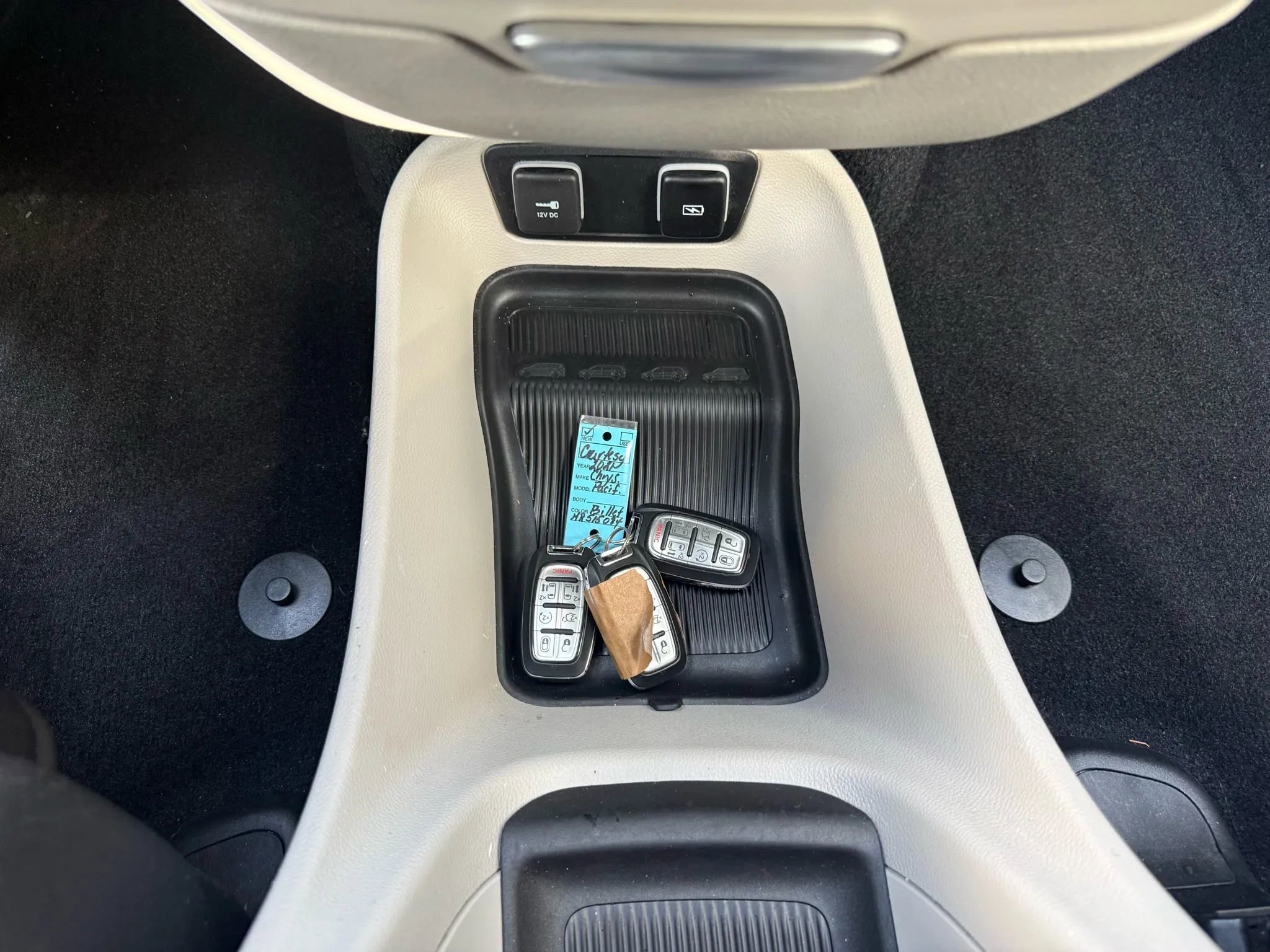 Used 2021 Chrysler Pacifica Touring w/ Uconnect Theater Family Group image 31