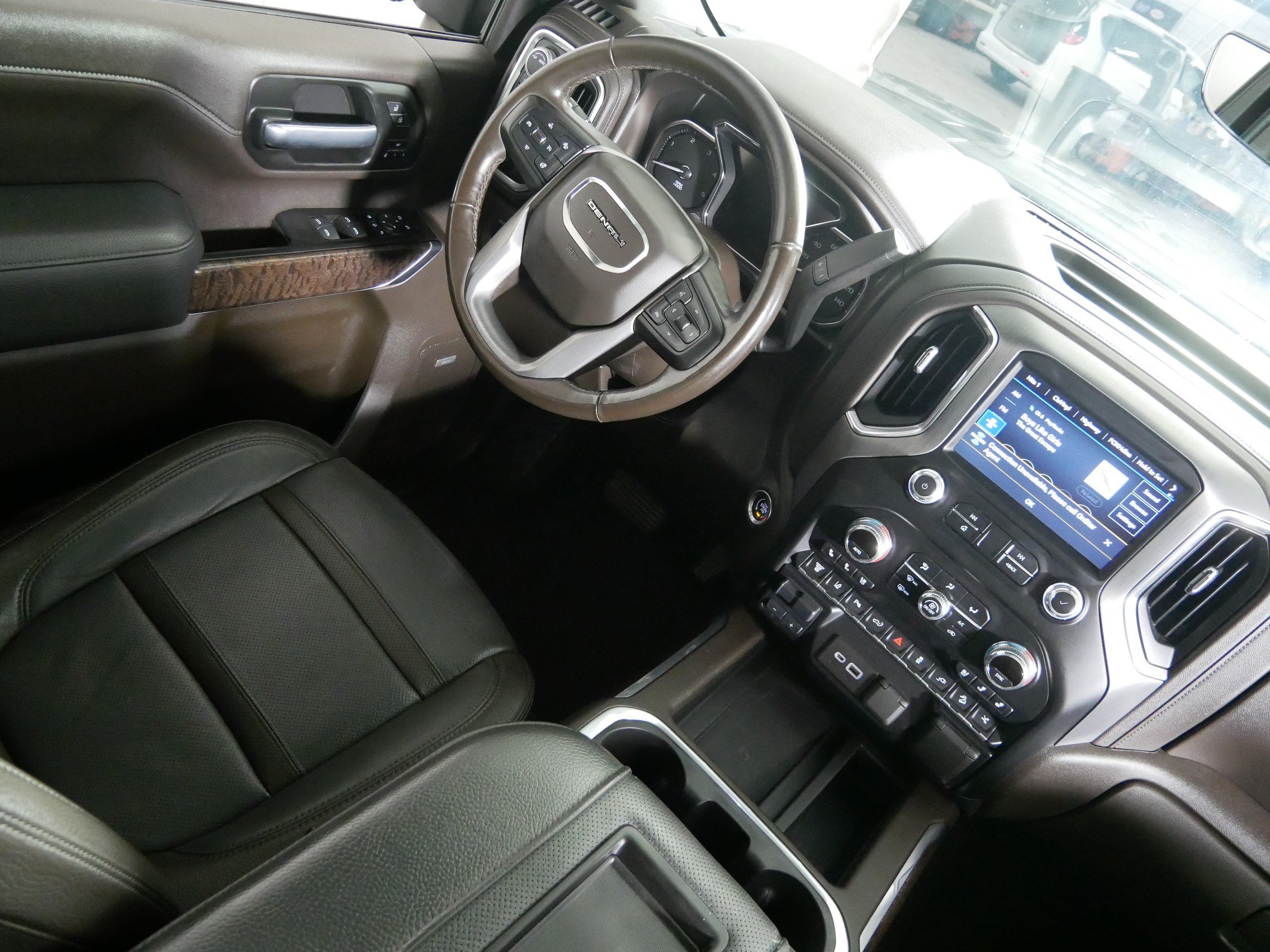 Certified 2021 GMC Sierra 3500 Denali w/ Denali Black Diamond Edition AWD/4WD image 9