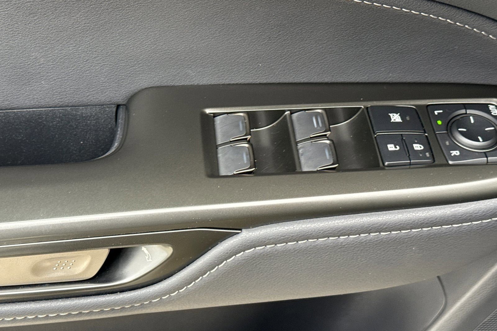 Used 2025 Lexus NX 350h AWD w/ Premium Package image 13