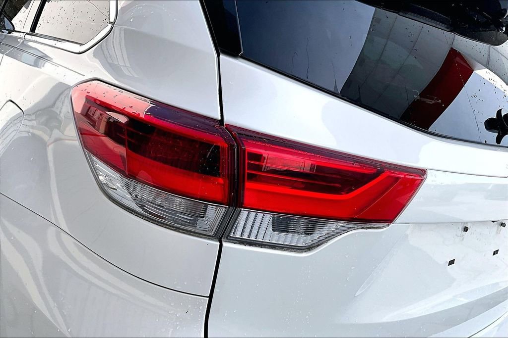 Used 2017 Toyota Highlander XLE FWD image 23