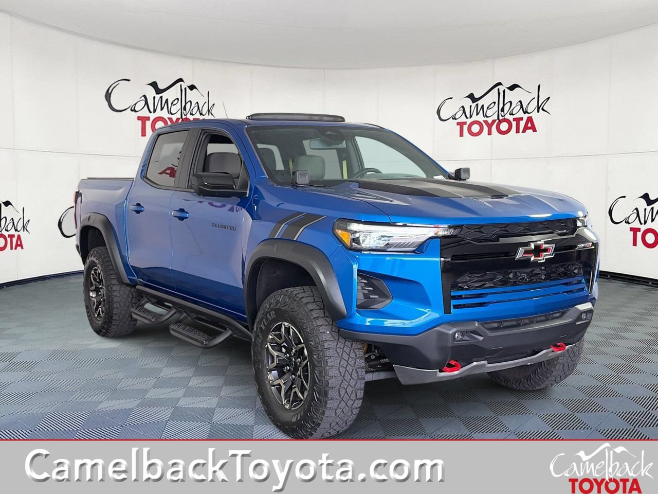 Used 2024 Chevrolet Colorado ZR2 w/ Technology Package AWD/4WD image 1