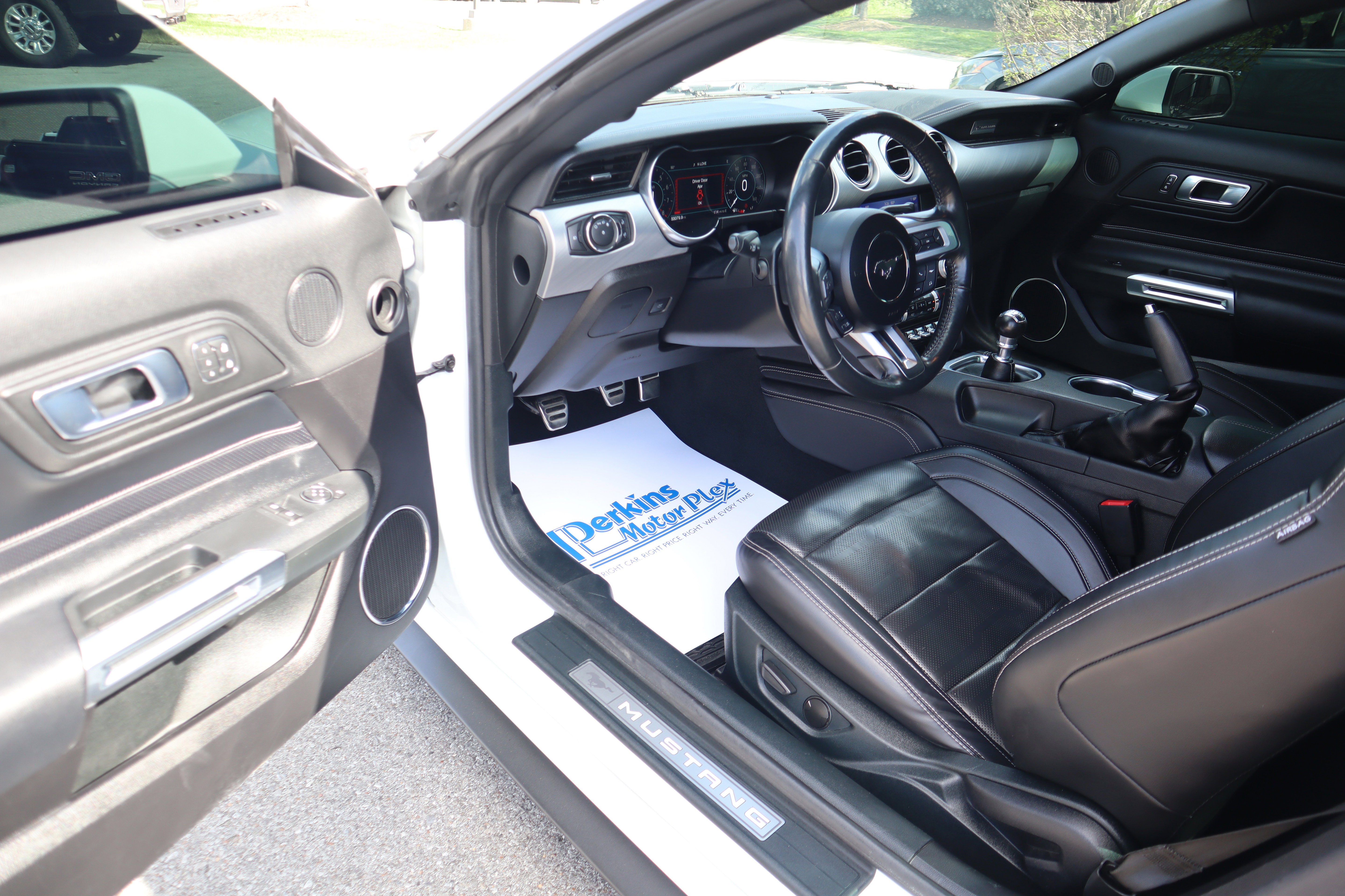 Used 2022 Ford Mustang GT Premium w/ Equipment Group 401A RWD image 3