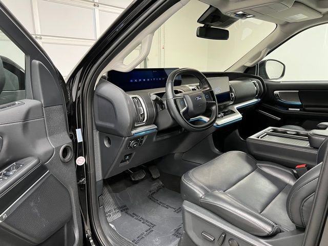 Used 2025 Ford Expedition Platinum AWD/4WD image 17