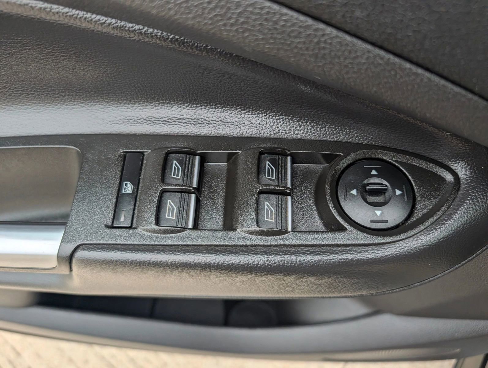 Used 2017 Ford Escape SE w/ Equipment Group 201A FWD image 39