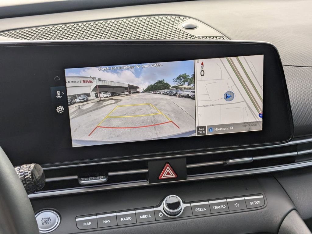 Used 2025 Hyundai Elantra SEL image 17