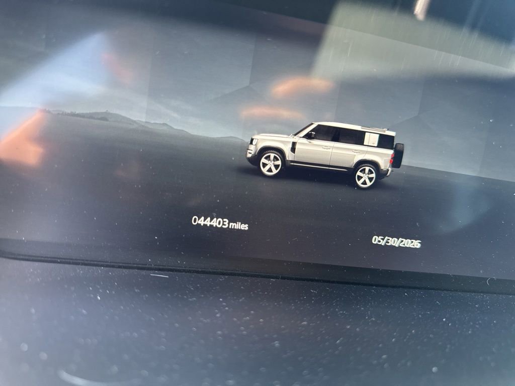 Certified 2025 Land Rover Defender 110 X-Dynamic SE AWD/4WD image 9