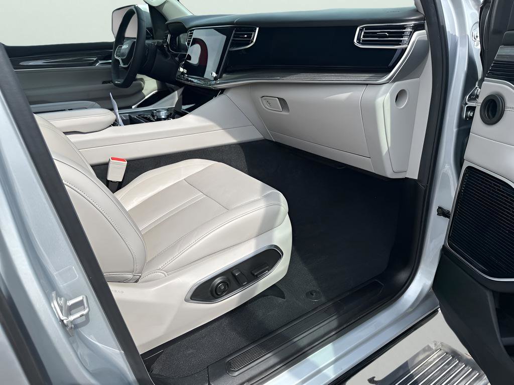 Used 2022 Jeep Wagoneer Series III w/ Premium Group I image 16