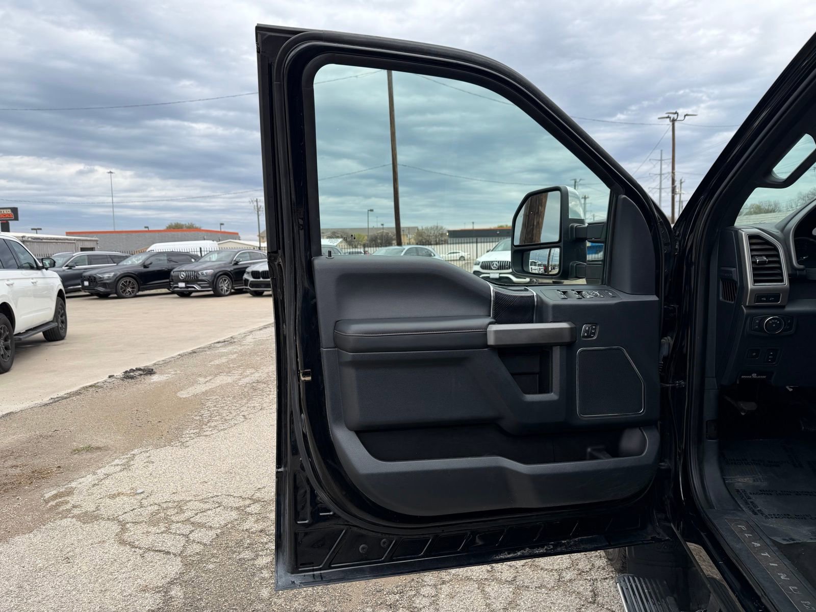 Used 2022 Ford F350 Platinum w/ FX4 Off-Road Package AWD/4WD image 20
