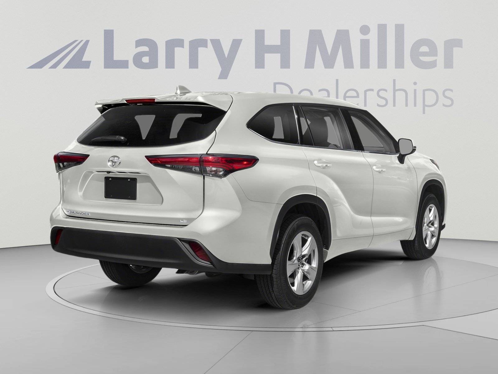 Used 2021 Toyota Highlander LE FWD image 2