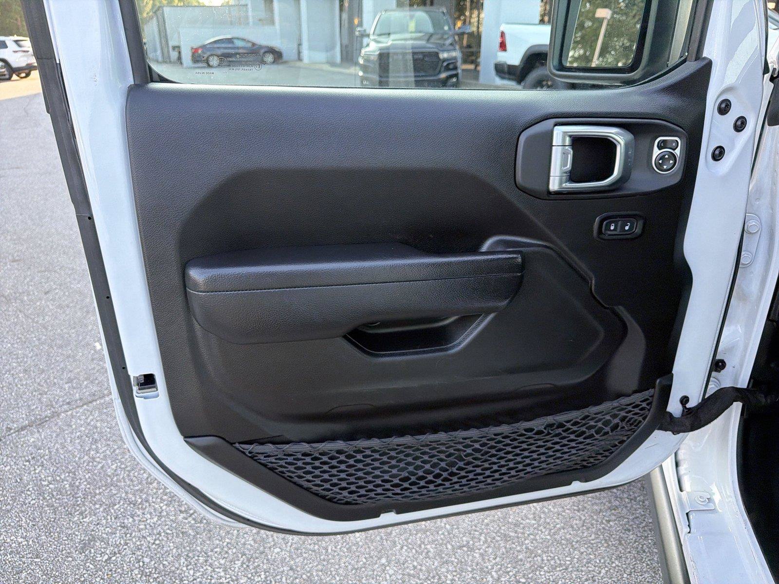 Used 2024 Jeep Wrangler Unlimited Rubicon 4xe AWD/4WD image 9
