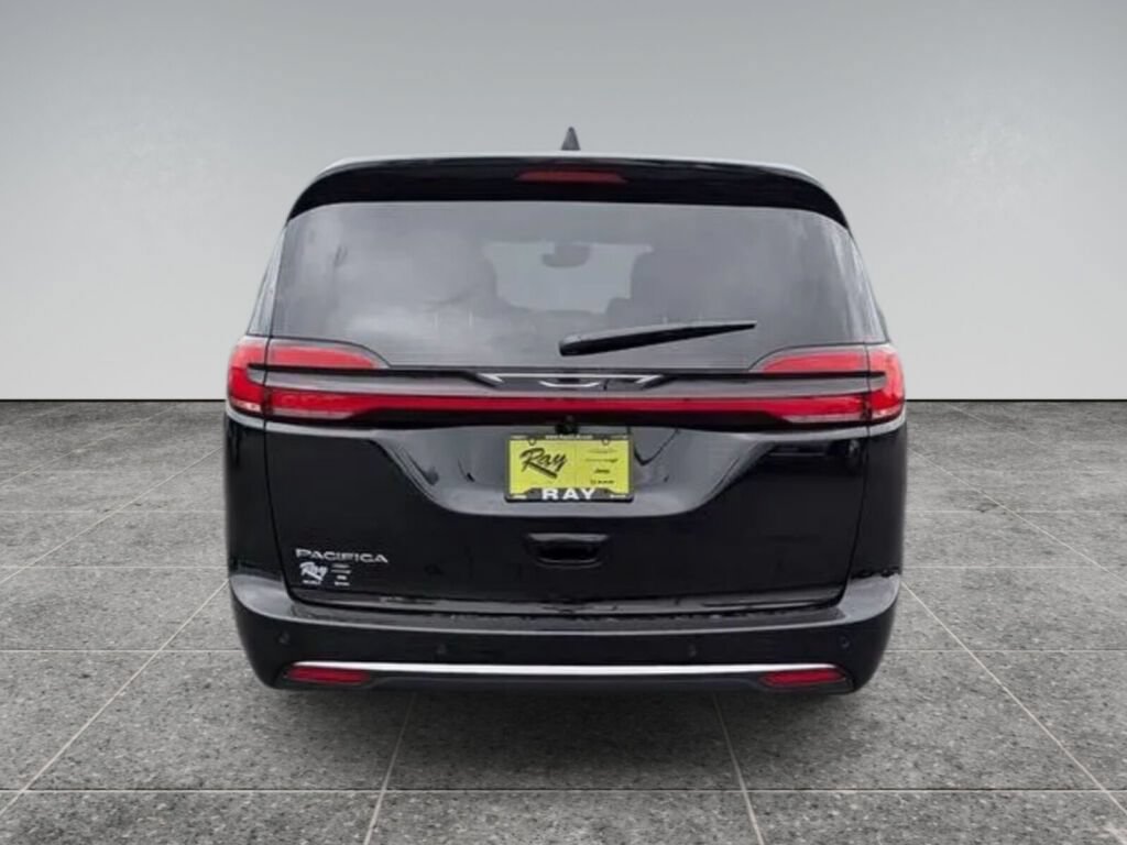 New 2027 Chrysler Pacifica Select FWD image 7