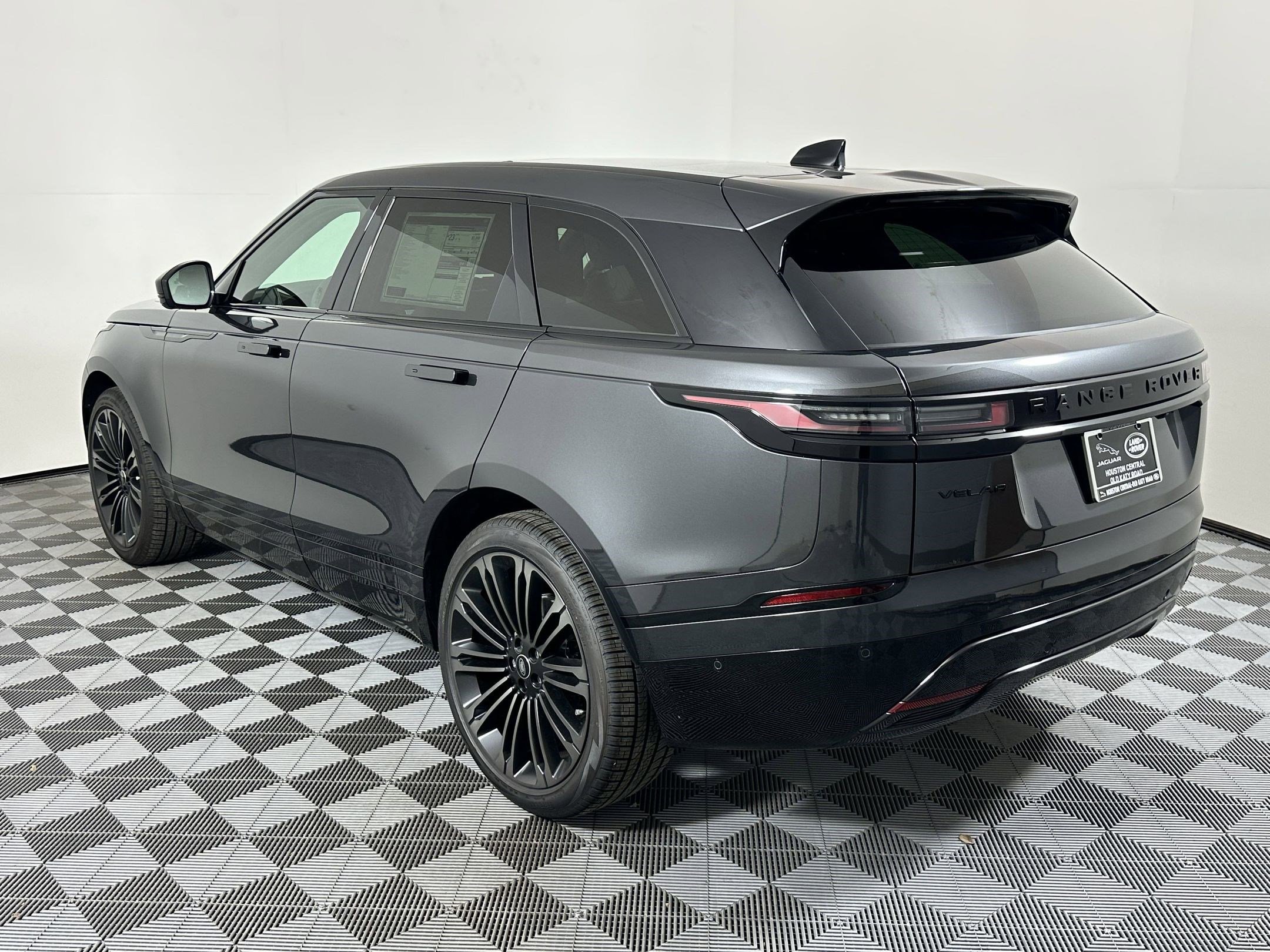 New 2026 Land Rover Range Rover Velar Dynamic SE image 3