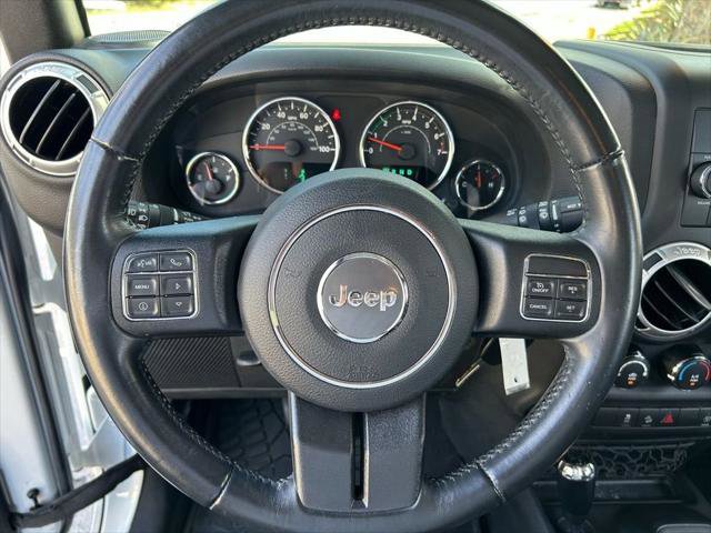 Certified 2017 Jeep Wrangler Unlimited Rubicon w/ Connectivity Group image 17